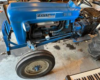 Another view of the Ford 2000 tractor.