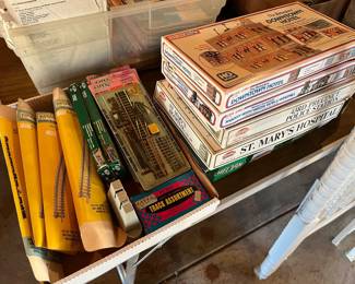 HO scale model railroad/train buildings/tracks/accessories.