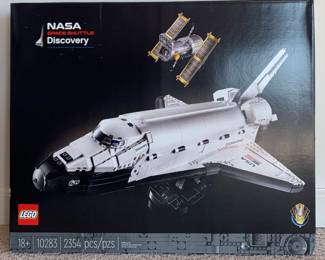 SEALED LEGO Space Shuttle Discovery/Hubble Telescope 10283