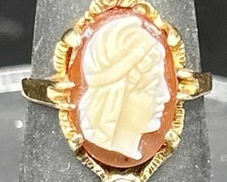 10kt Gold and Diamond Cameo Ring, Size 5.5