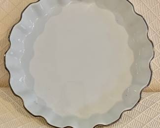 $20 - Scalloped baker - 10"