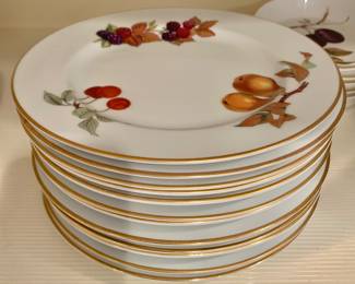 $40 - 11 Evesham lunch plates