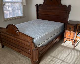 Beautiful, full size bed with mattress set