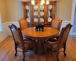 Michael Amini Furniture Dining Table with 4 Chairs 