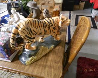 tiger statue