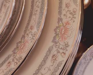 Lenox "Charleston" service for 8 (detail)...