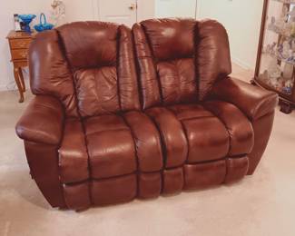 Leather La-Z-Boy duel recliner...