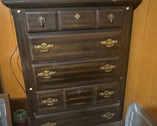 Chest of drawers 