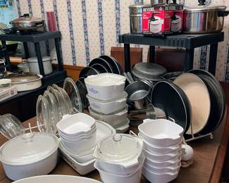 Vintage Corning Corelle Pyrex cookware. If you're missing a lid to yours, we have it!!