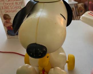 Vintage Hasbro Peanuts Snoopy 1972 pull toy 