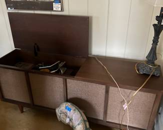 Vintage Philco HiFi Stereo, Art and Lamp