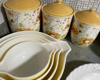  retro canister set   THIS PLACE HAS COOL STUFF 