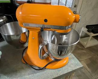 orange - 425 watt kitchen aid stand mixer- a most sought after color- WE HAVE THE COOLEST  THINGS AT THIS SALE !!  AND A MERRY CHRISTMAS TO ALL  