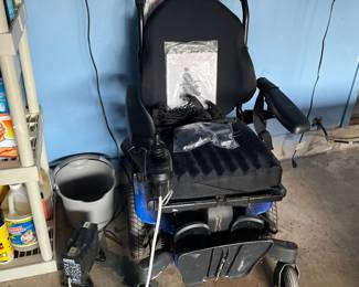 adjustable electric wheelchair - charged up and ready to go- have all the instructions- 