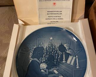 Collectible plates 