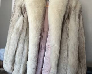 White tail fox, small/medium, perfect condition 