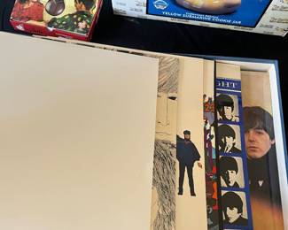 The poster & 4 photos are with this White Album 👍🏼 