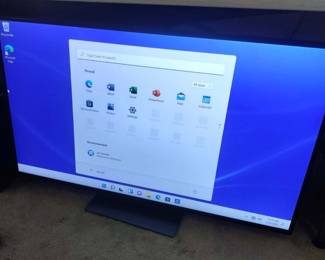 Dell 43" 2160p 4k Thin Bezel Monitor. Model U4320Q