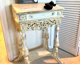 3.6"-4' White washed writing desk in great condition