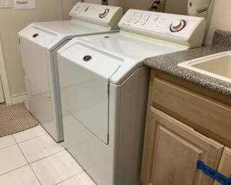 Updated pic Washer and dryer are still here