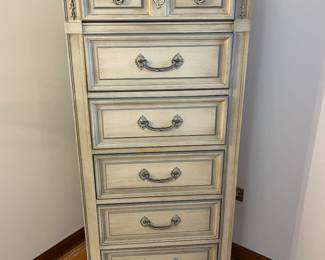 Dixie lingerie chest