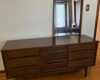 Kroehler dresser with mirror