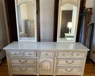 Dixie dresser with mirrors