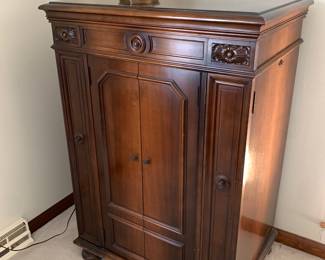 Victor 'Credenza' Victrola in very nice condition 