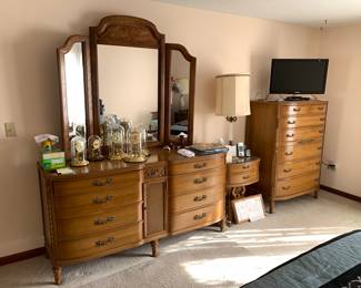 Nice dresser with mirror, chest of drawers, & pair of night stands - buy whichever piece or pieces you want