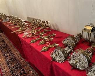 WONDERFUL COLLECTION OF HIGH QUALITY CLASSIC BRASS SCONCES AND LIGHT FIXTURES 