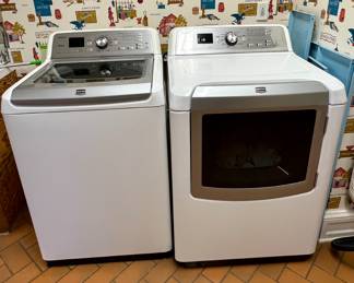 Main floor washer and dryer. Maytag Bravos XL washer and electric dryer. There is a 2nd set on the 2nd floor.