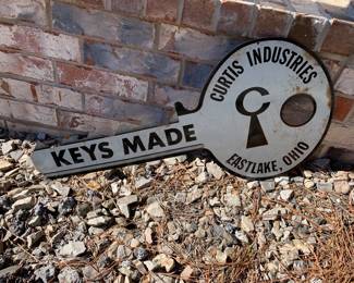 Metal double sided key sign 