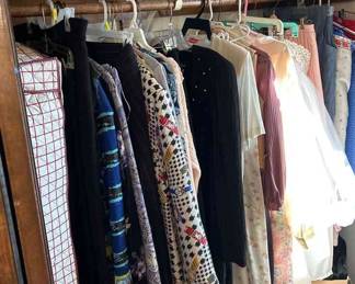 AccordionDoor Closet Contents