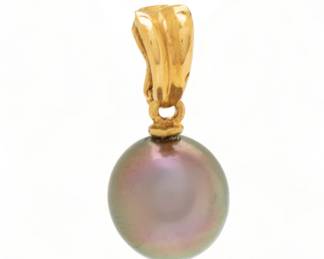 Tahiti Black Pearl 10mm Pendent with 18K Gold