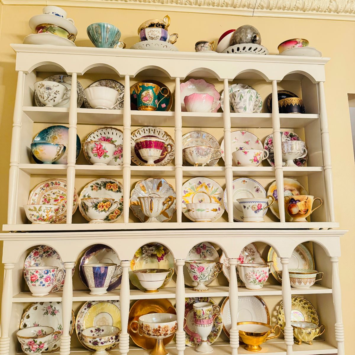 Vintage tea cup with saucer