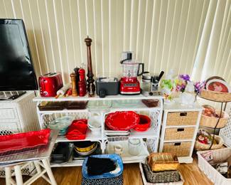 Food processor, pepper grinders, toaster and more. All like new 