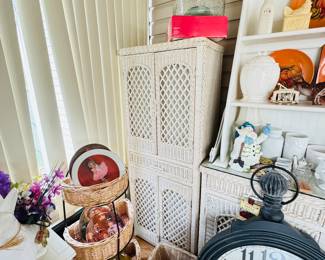 MORE WICKER - beautiful stand in mint condition