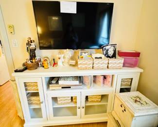 TV console stand- this TV IS THE ONLY TV IN THE HOUSE NOT FOR SALE