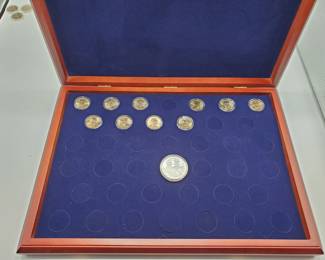 2008 Silver American Eagle & 10 US Presidents Dollars in Wooden Display Case
