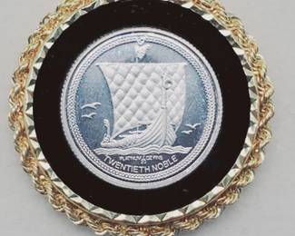 Isle of Man 1/10 oz Platinum Noble BU in 14K Bezel & Display Box
