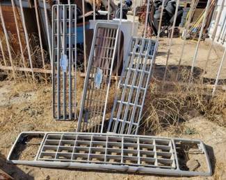 #1020 • 4 Car Grilles
