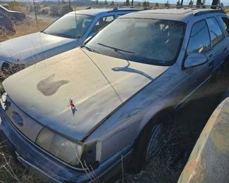 #606 • 1990 Ford Taurus
