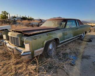 #304 • 1975 Lincoln Continental
