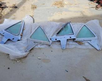 #1056 • 4 Pivoting Quarter Windows
