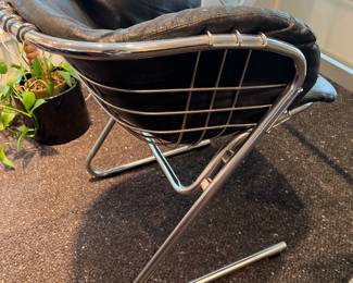 Flying Chrome and Black Leather dining chair by Gaetano Rinaldi for Thema 