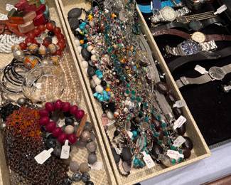 Vast designer jewelry 