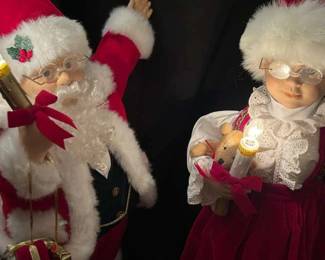 Mr. And Mrs. Claus moving