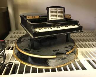 #2408 • Mr. Christmas Music Box
