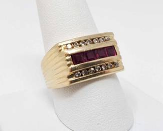#658 • 14k Gold Diamond Ruby Ring, 10.9g
