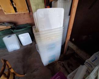 #2468 • Nineteen Plastic Toets With Lids
